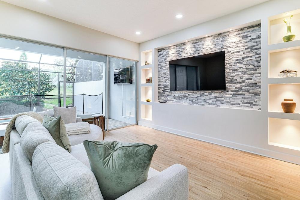 Disney Area Hub: Heated Pool & Resort-style Perks