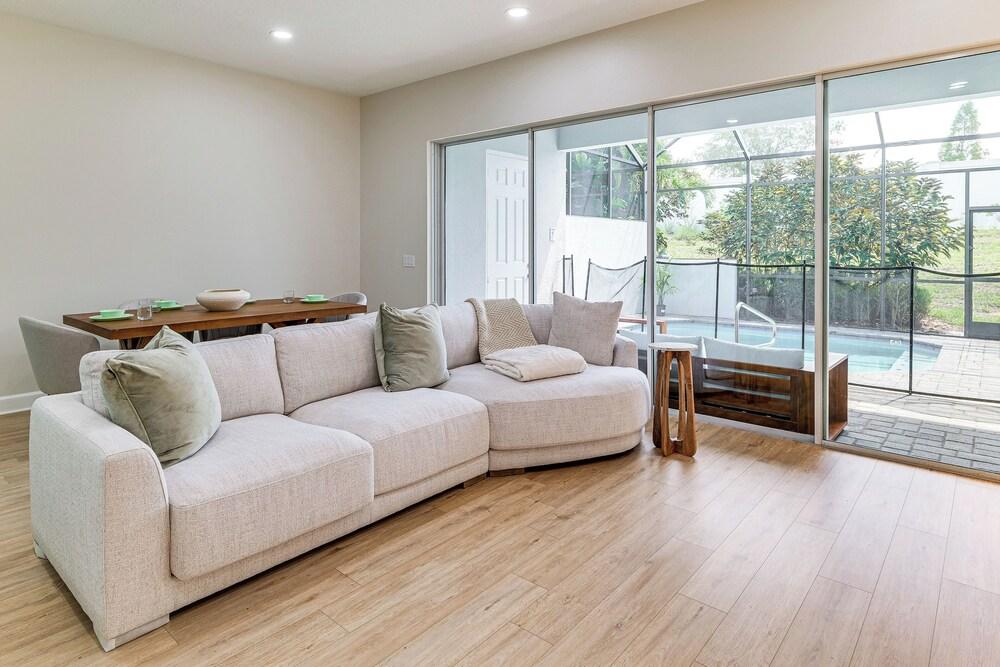 Disney Area Hub: Heated Pool & Resort-style Perks