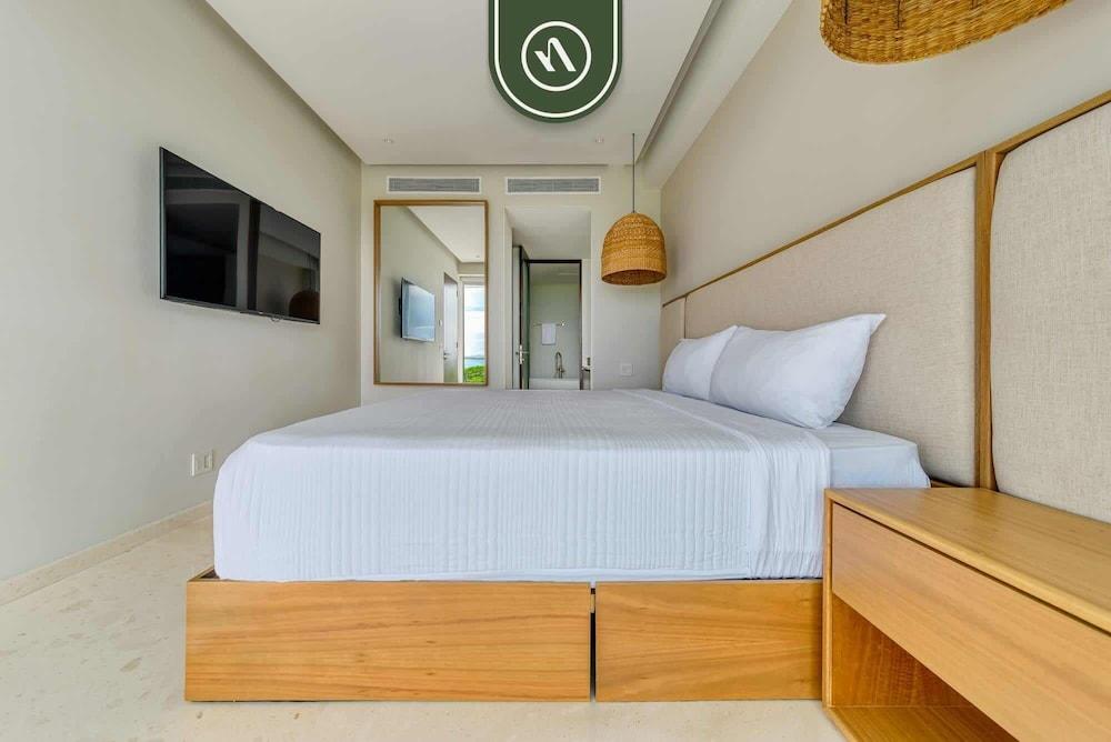 New 3BR Condo - Oceanview Terrace - Private Beach