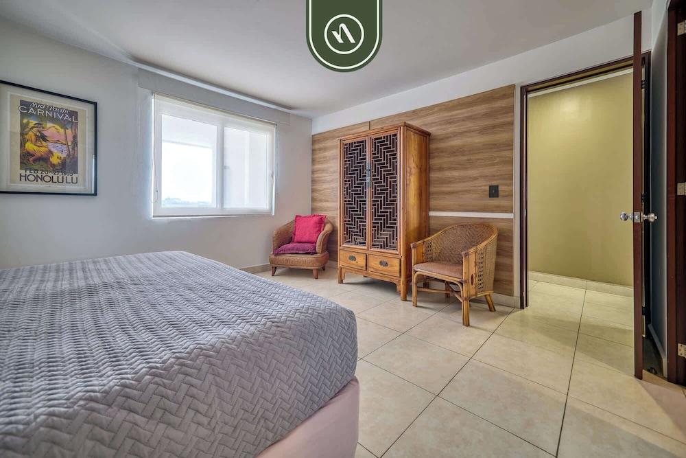 Oceanfron 4 BR Condo - Beach - Wyndham Pool