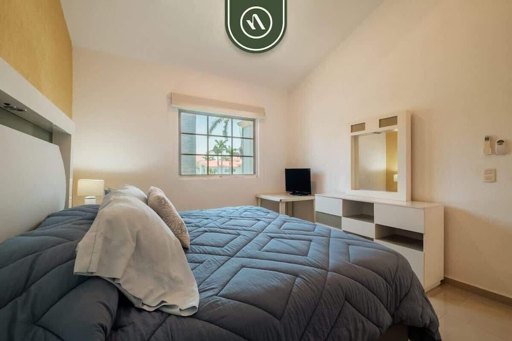 2BR Condo in Acapulco With Private Patio - Pool