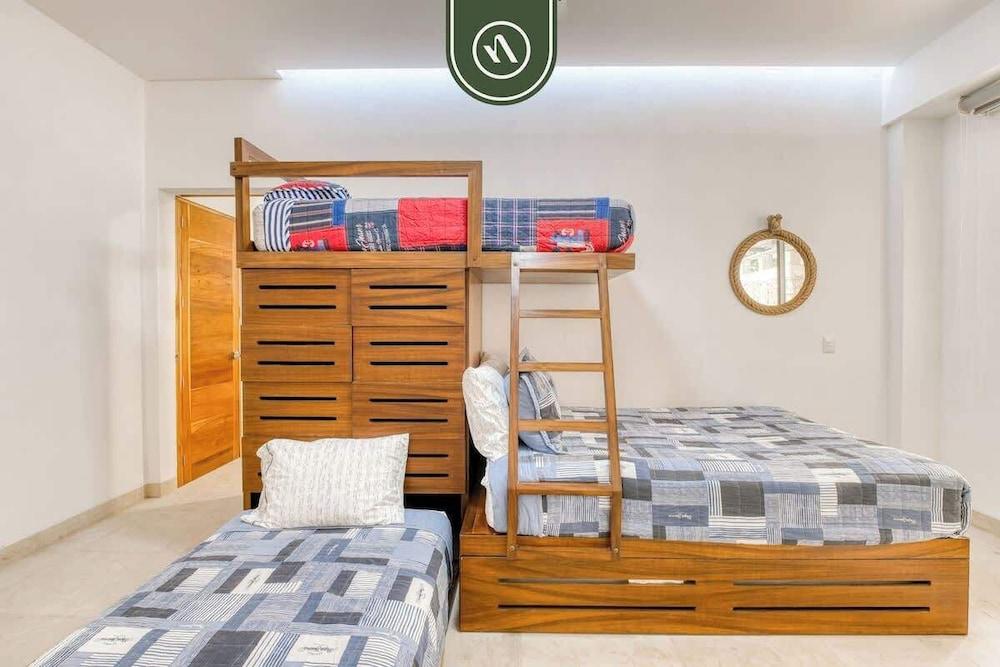 Luxury 4 BR Condo - Amazing Bay View - Pool