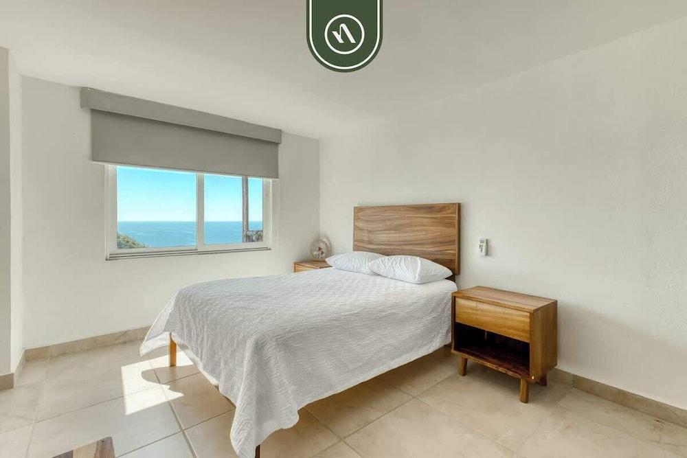 Amazing 3 BR Penthouse With Beachclub