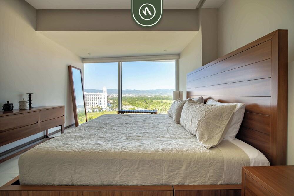 Stunning Oceanview Two Story Condo - Beach - Gym