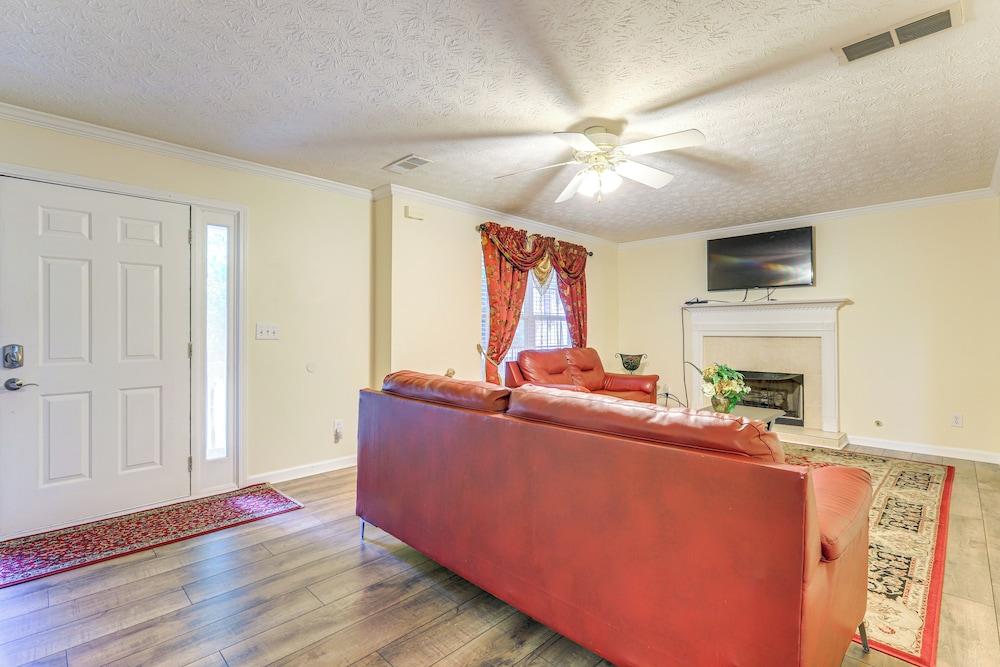 Pet-friendly Home w/ Pool Access in Snellville!