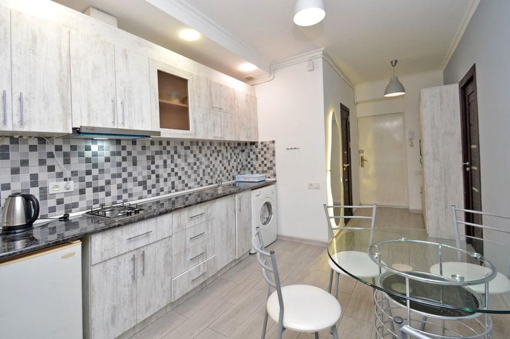 Mashtots  apartment by Luxe Group MA154