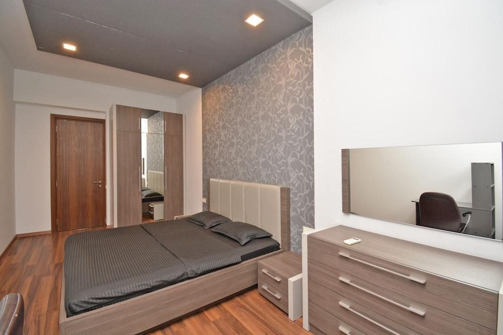 Apartment by Luxe Group DI888