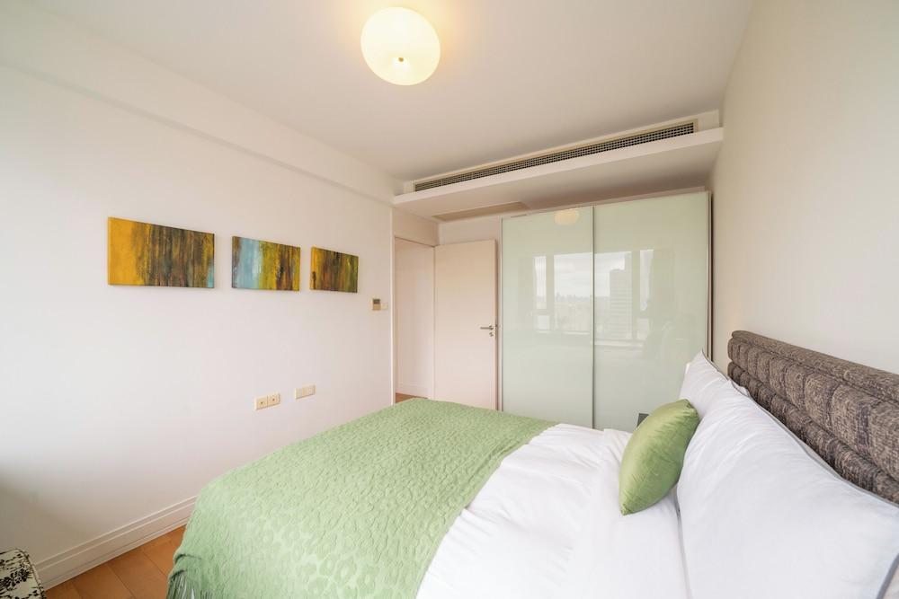 Tyms Elegant 3BR 2BA Apt Near Malls