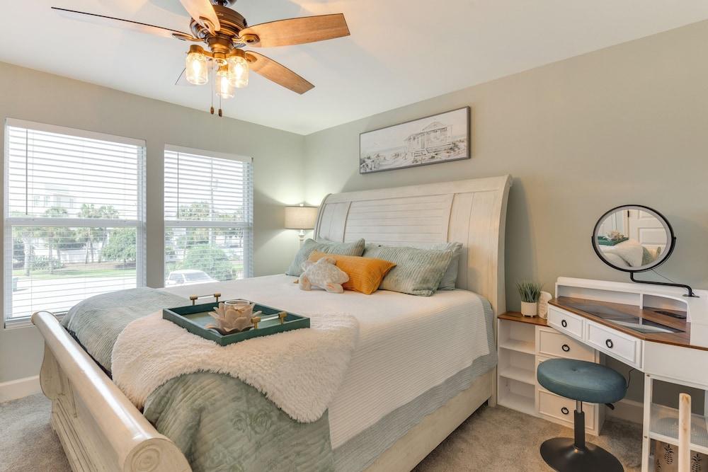 Boat, Fish & Walk to Beach: Waterfront Destin Gem!