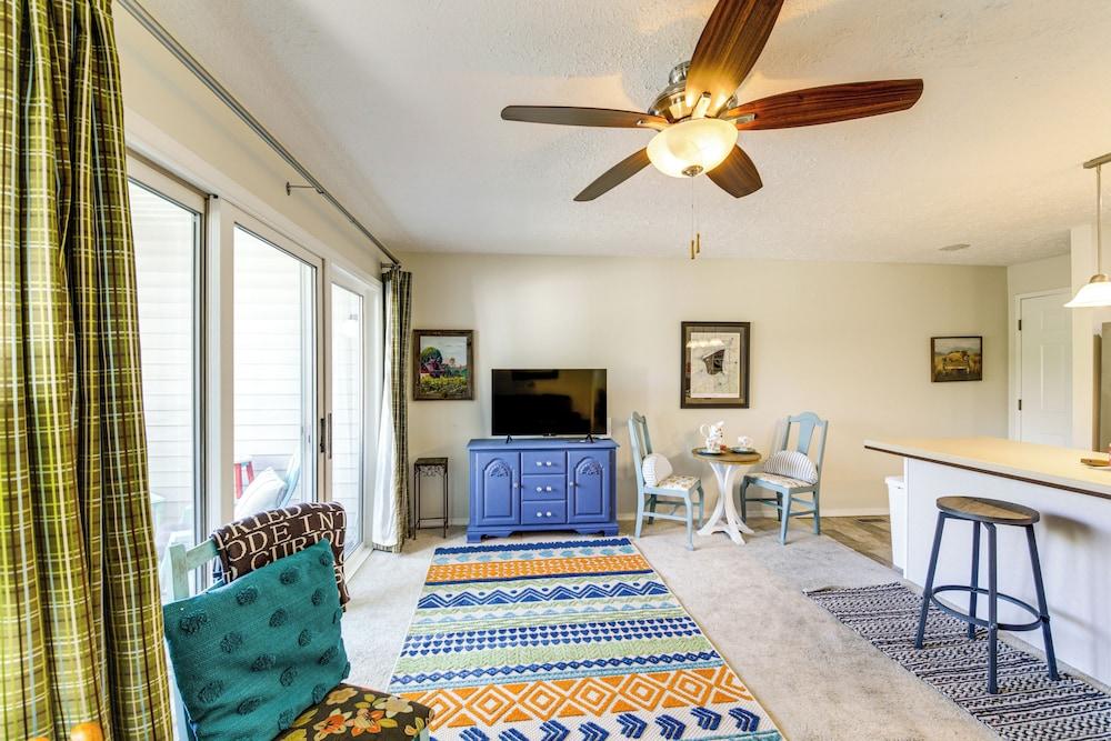 3 Mi to IU: Dog-friendly Condo w/ Pool Access!