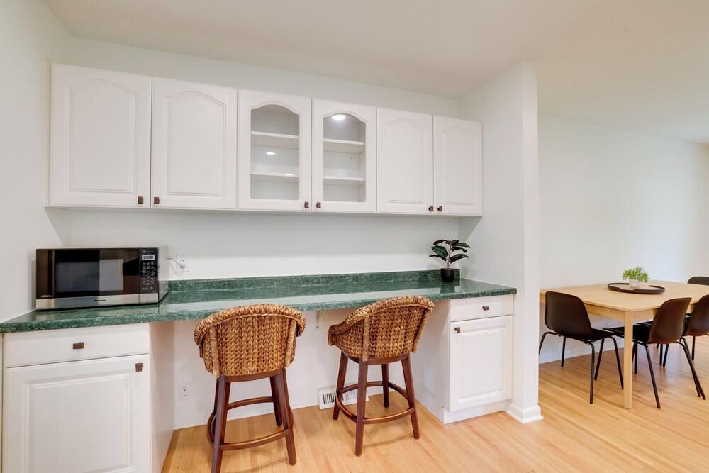 Home 8 Mi to Dtwn Minneapolis! Pet-friendly Yard