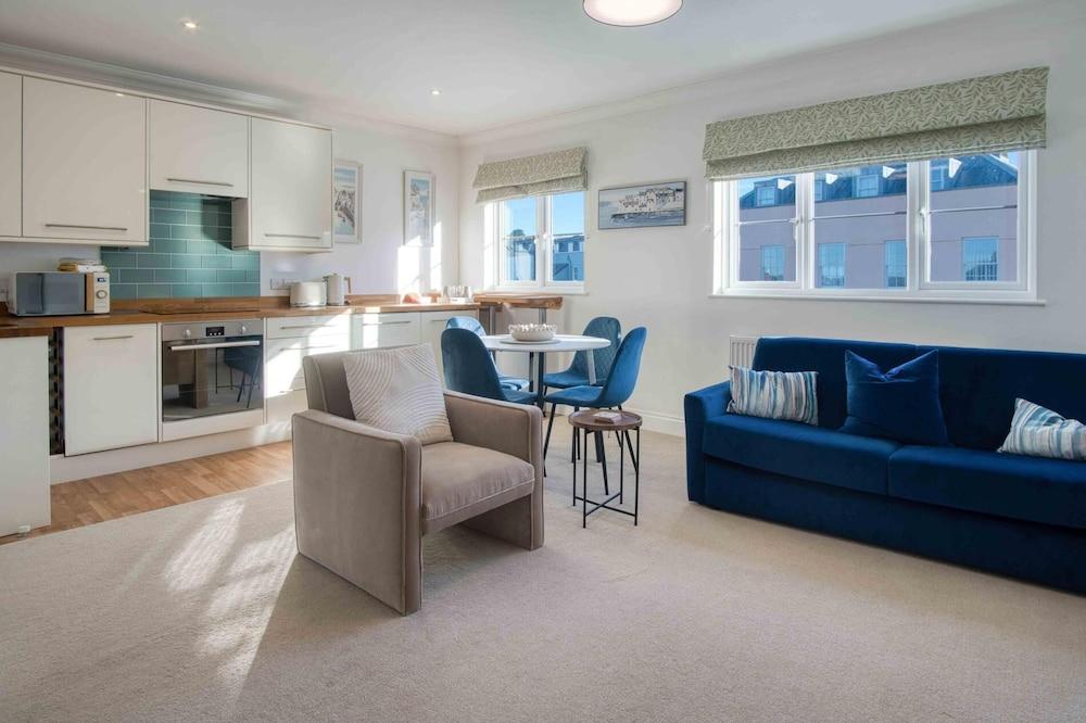 The Nook North Beach - 1 Bedroom Apartment - Tenby