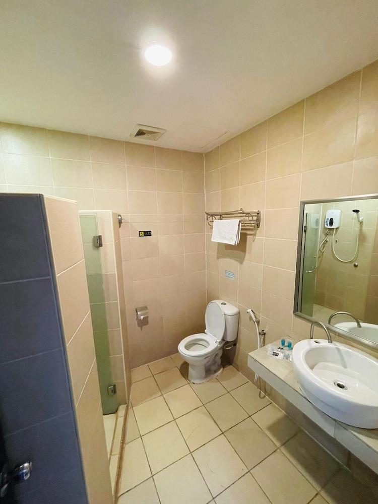 Kingston Executive Hotel