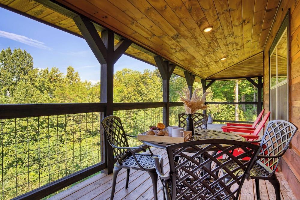 Indoor Pool, Theater, Hot Tub & Mountain Views Near Dollywood Crimson Crest by Avantstay