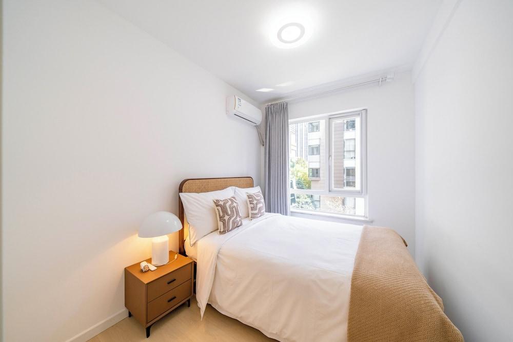 Tyms Stylish 3BR 2BA Apt Xujiahui Shops