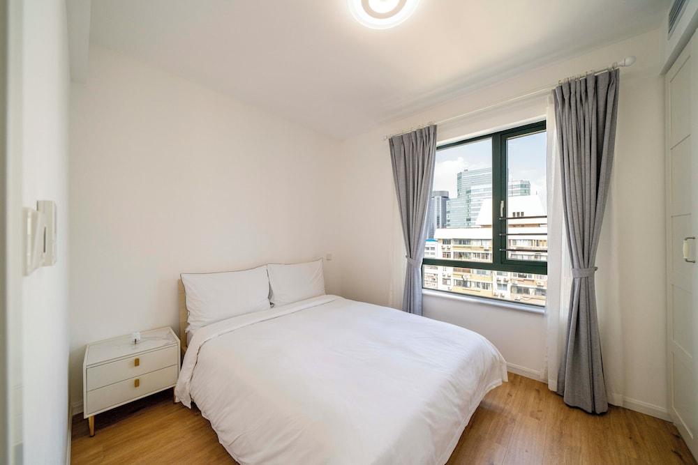 Tyms Spacious 4BR 2BA Apt Xujiahui