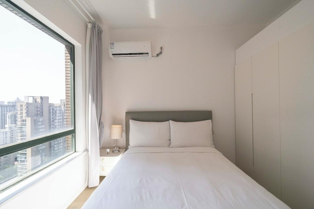 Tyms Elegant 4BR 2BA Apt Xujiahui Malls