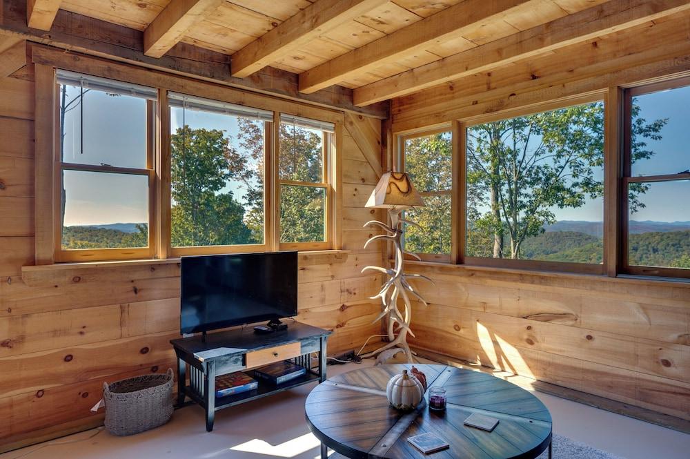 Unplug, Unwind & Explore: Remote Vermont Cabin