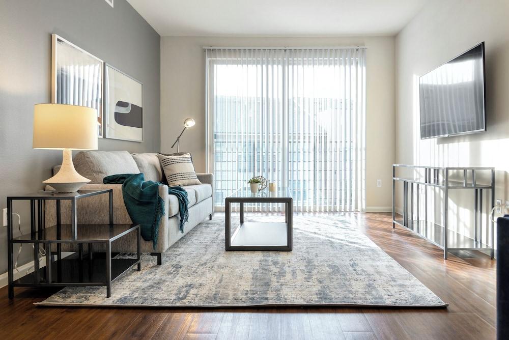 Landing Apartments Houston - Westside