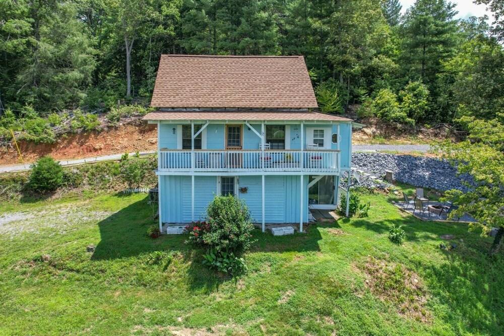 Smoky Mountain Cabin With Stunning Views