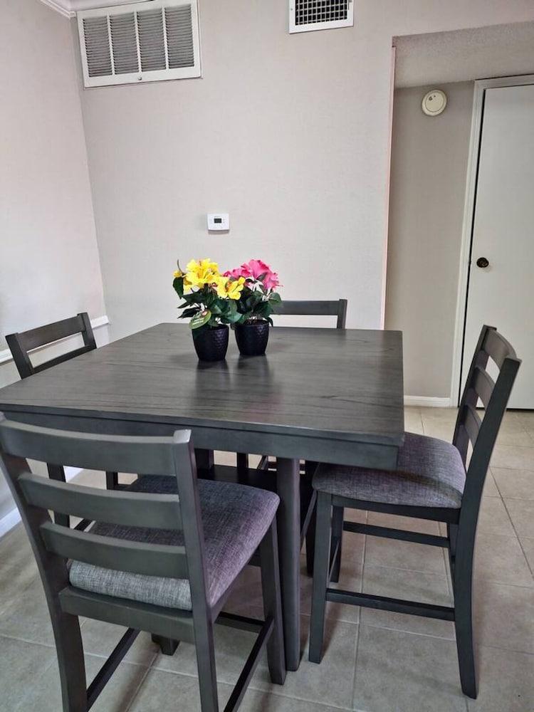 Quiet Stylish Retreat - Near NRG at TX MED Cntr