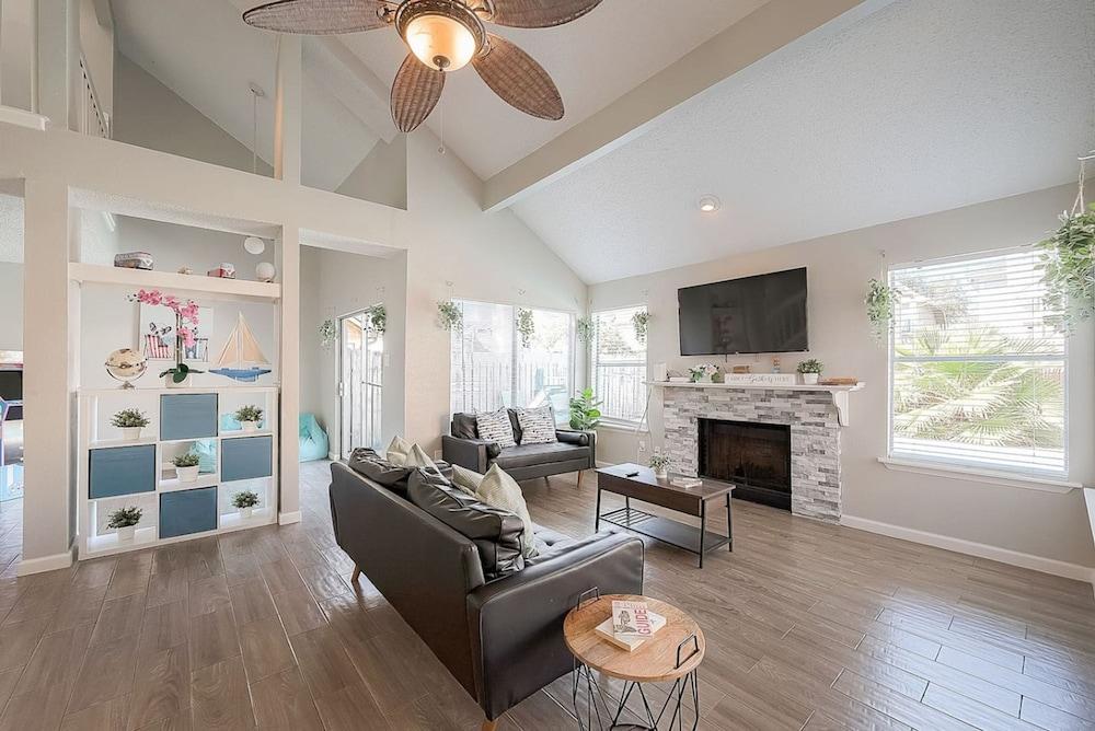 Beat the Heat in Katy Tx - Arcade Room Pool