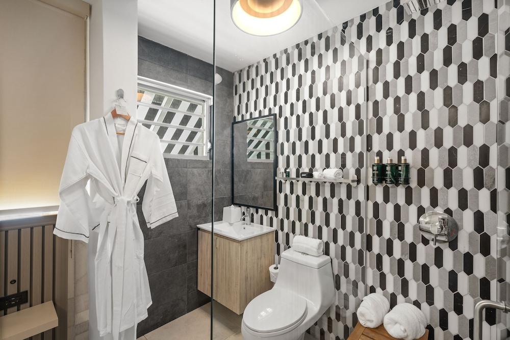 Adults Exclusively Bar Oceanpark Beach