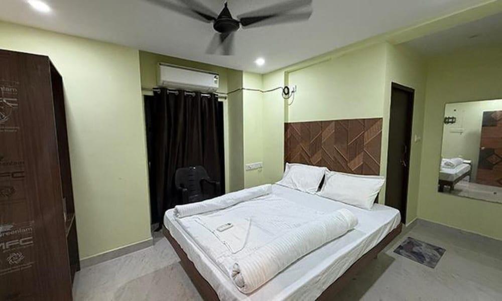 Fabhotel Star Light B