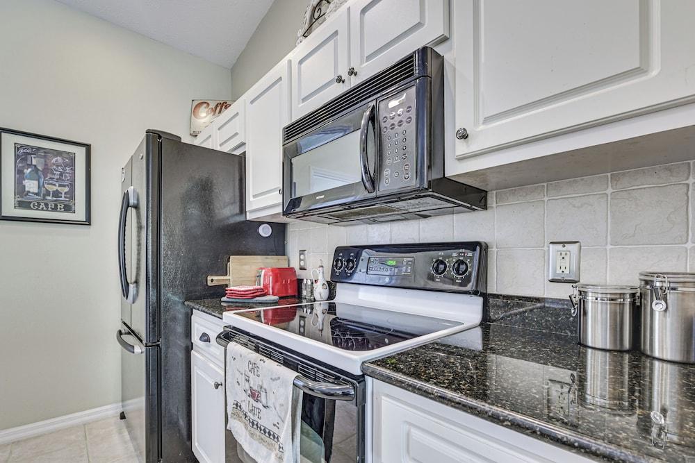 Dog-friendly Home, Lake Henderson Across Street!