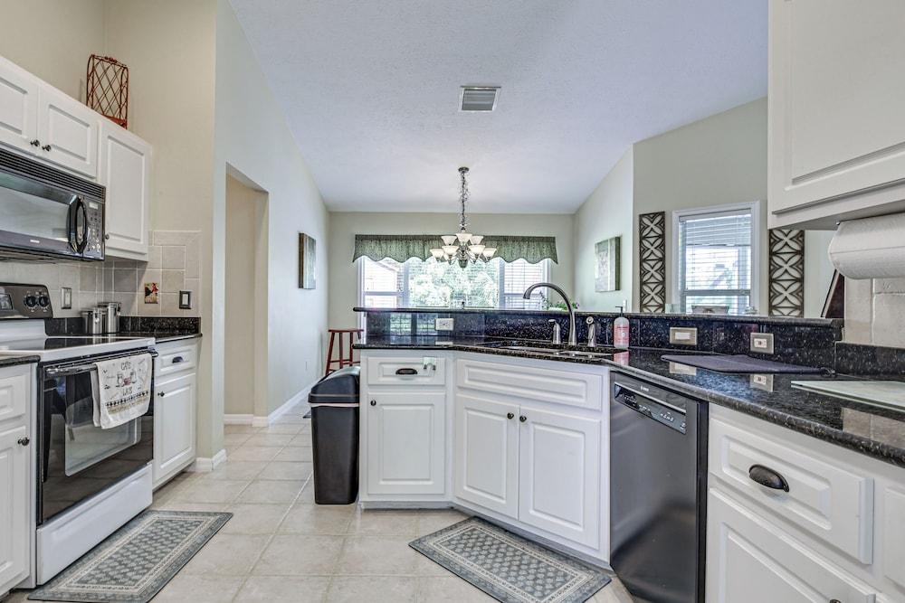 Dog-friendly Home, Lake Henderson Across Street!