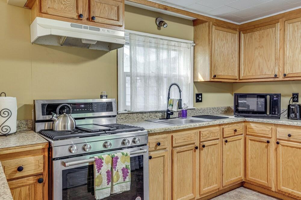 Tranquil Home in Dtwn Baldwin: Fish, Hike & Golf!