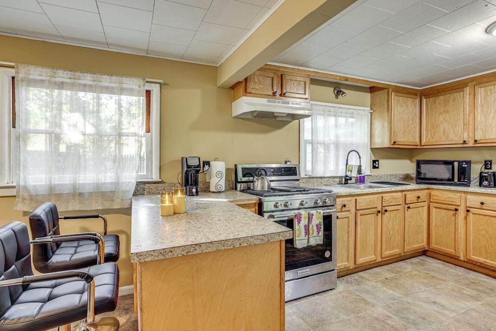 Tranquil Home in Dtwn Baldwin: Fish, Hike & Golf!