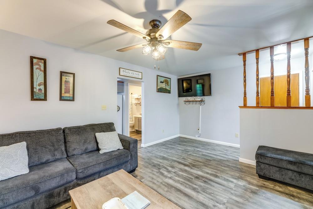 Hillside Home 5 Mi to the Ark in Williamstown!