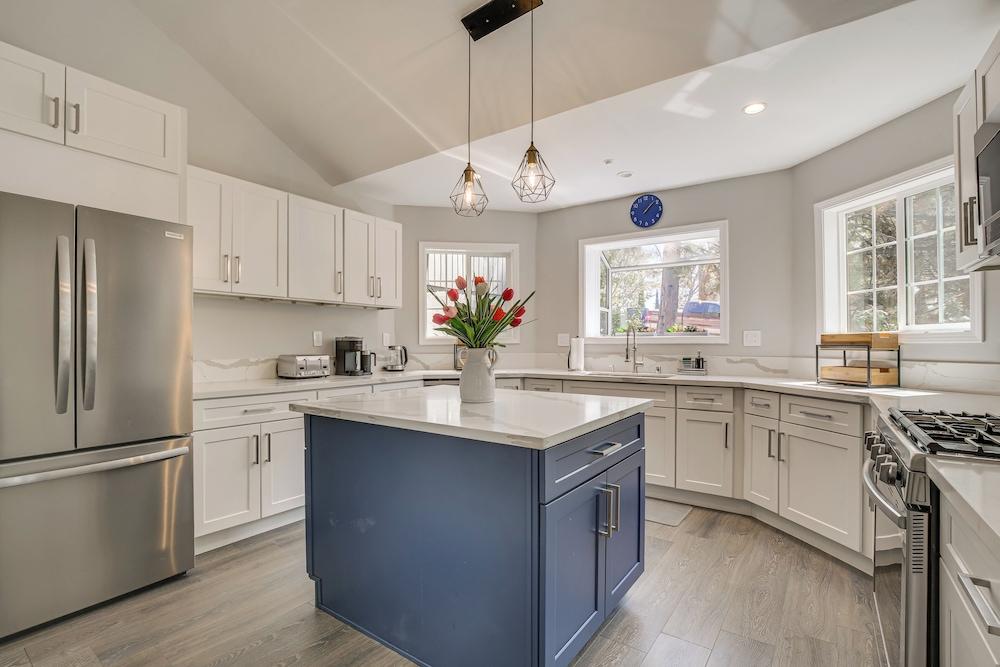 Hot Tub + Mountain Views: Luxe Lake Arrowhead Home