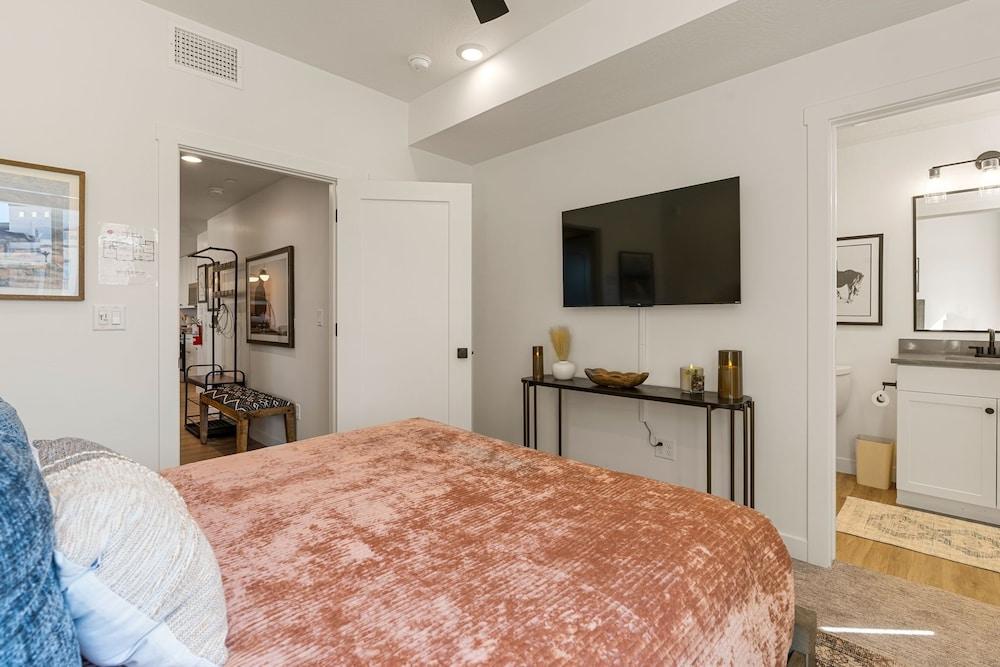 Mane Stay At Terra 3 Bedroom Condo