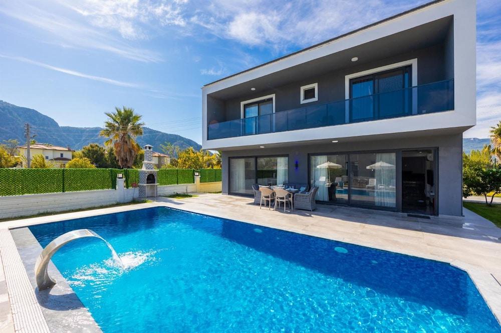 Villa Grand Yasar 1 With 4 Bedrooms and 4 Bathrooms