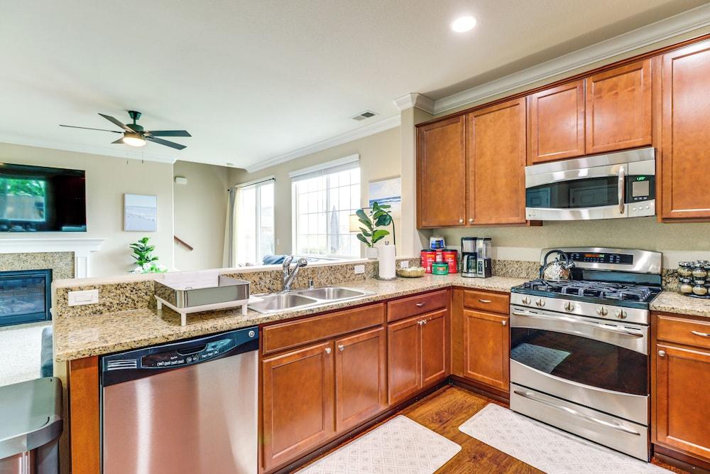 Mountain Views: Reno Home 6 Mi to Downtown!