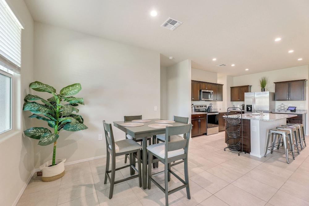 Suburban Family Home 7 Mi to Poston Butte Preserve