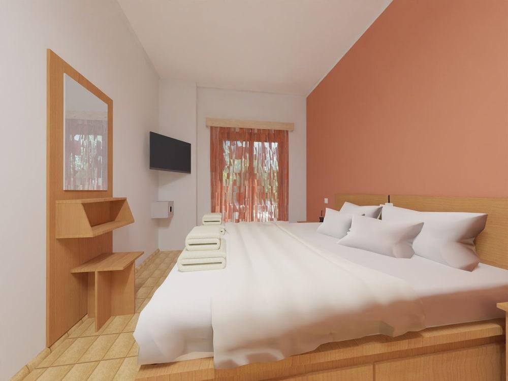 Odysseas Studios with Private Pool