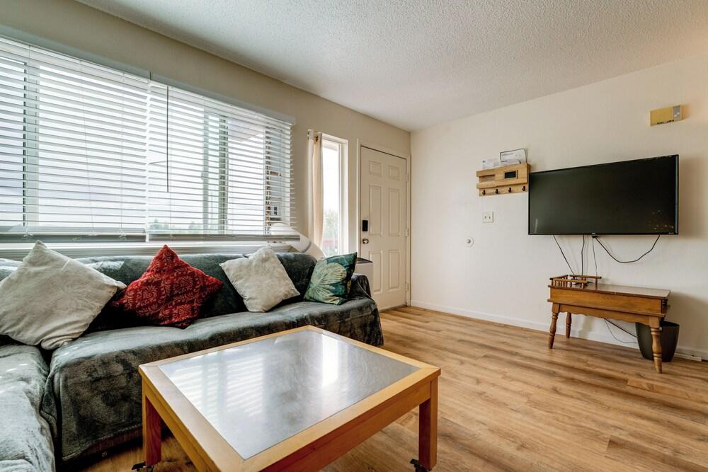 2 Mi to Dtwn Reno & Unr: City-view Townhome!