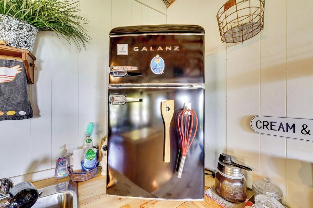 1 Mi to Downtown Eureka Springs: Studio Retreat