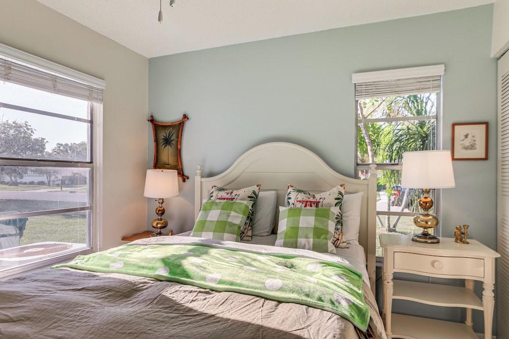 Pool Access: Condo 4 Mi to Bradenton Riverwalk!