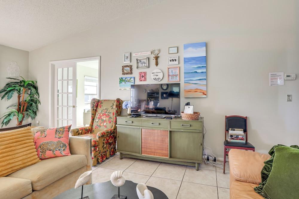 Pool Access: Condo 4 Mi to Bradenton Riverwalk!