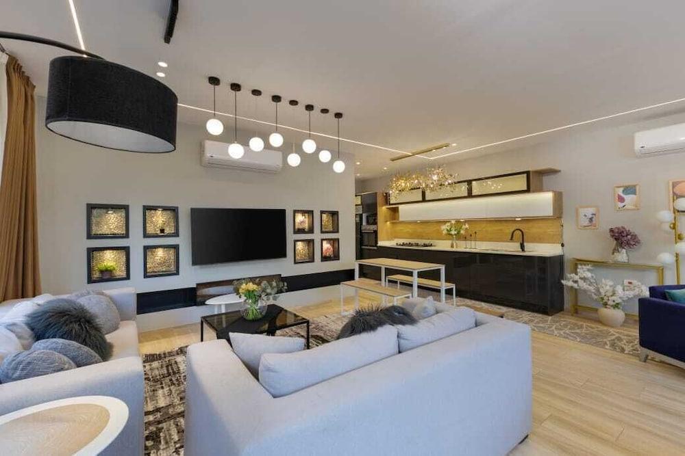 3BD Apt. With Garden in 9th District