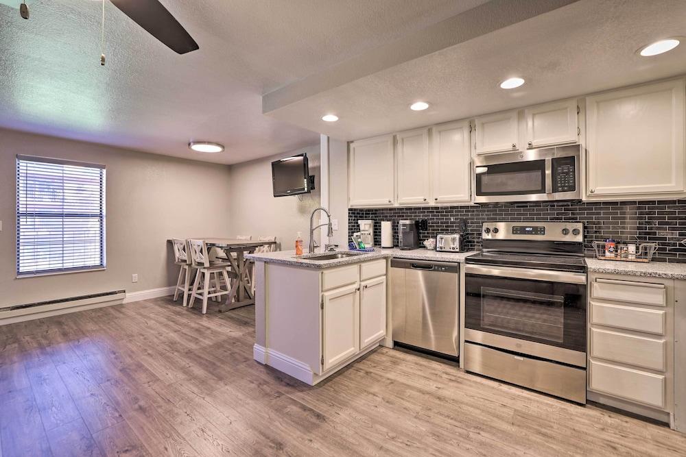 Walk to Brian Head Resort: Cozy Studio w/ Balcony