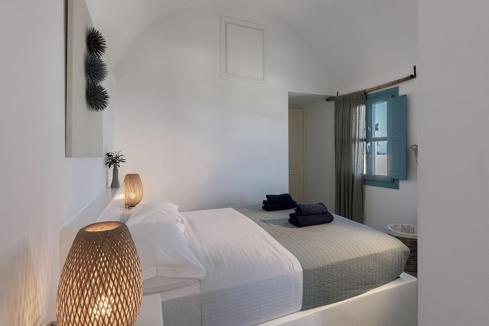 GTK Santorini Oia Sunset Villas