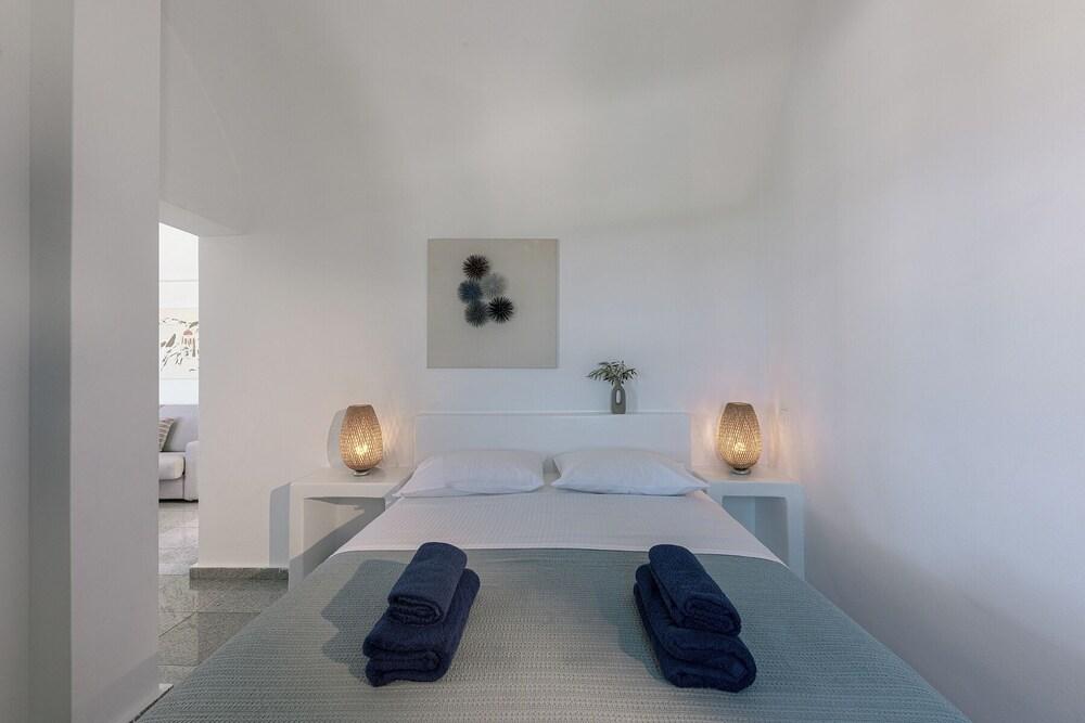 GTK Santorini Oia Sunset Villas