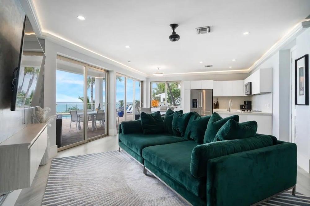 Trinity Villa in New Providence