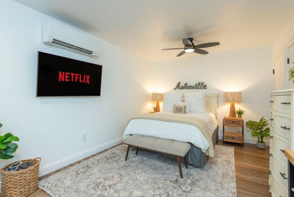 Pet Friendly Studio Near Biltmore w Espresso bar