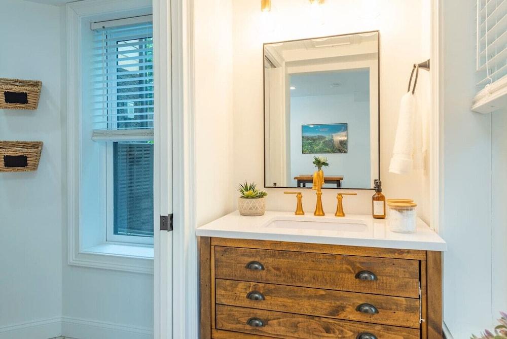 Pet Friendly Studio Near Biltmore w Espresso bar